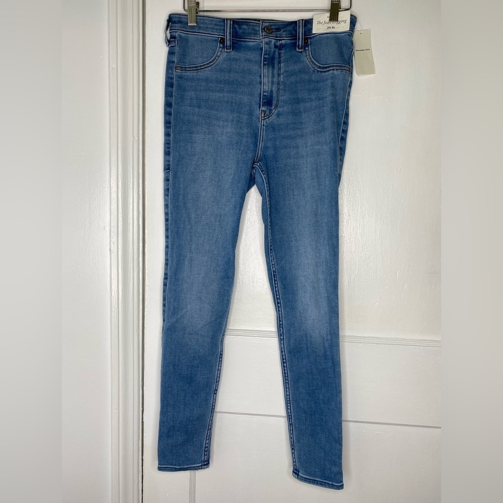 Abercrombie & Fitch NWT The Jean Legging 29 Short
